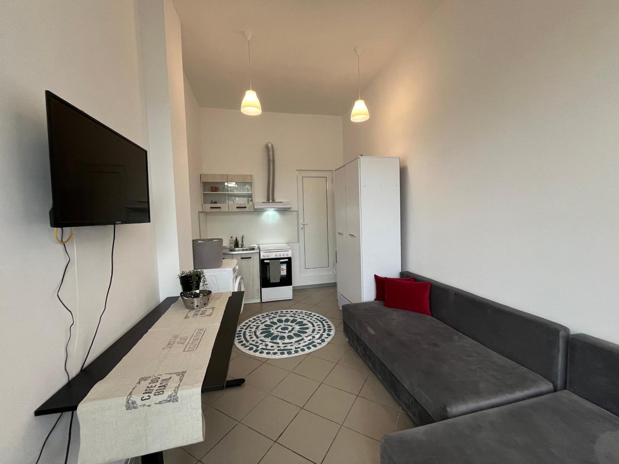 Apartment Dream House1 *